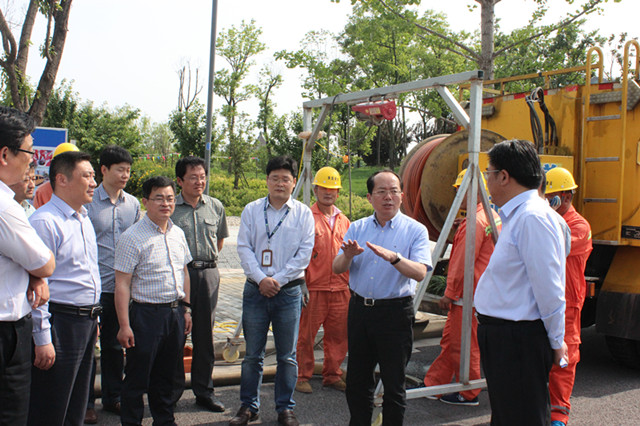 李榮錦帶隊檢查園區(qū)城市排水防澇工作_副本.jpg